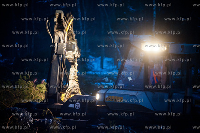 Gdansk. Rebiechowo. Nocna wycinka drzew pod budowe...