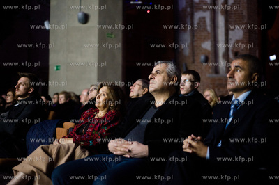 Gdansk. Centrum Sw. Jana. Swiatowa premiera performensu...