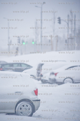 Gdansk. Os. Pogodne. Porywisty wiatr oraz silne opady...