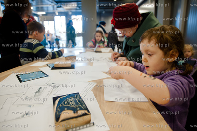 Gdynia. Infobox. Warsztaty plastyczne pt. Pocztowka...