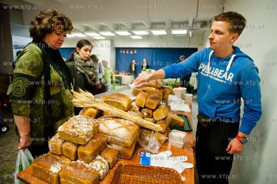 Gdansk. Hala Oliwia. Pierwsza edycja Gdanskiego Bazaru...