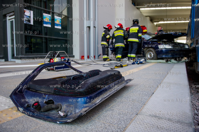 Gdansk. Cwiczenia Strazy Pozarnej na nowo budowanym...