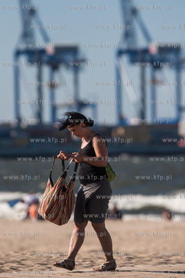 Gdansk. Letni wypoczynek na plazy miejskiej Stogi....