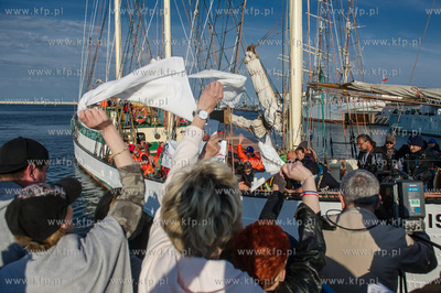 Gdynia. Basen Prezydenta. Uczestnicy Onko-Rejsu wyruszaja...
