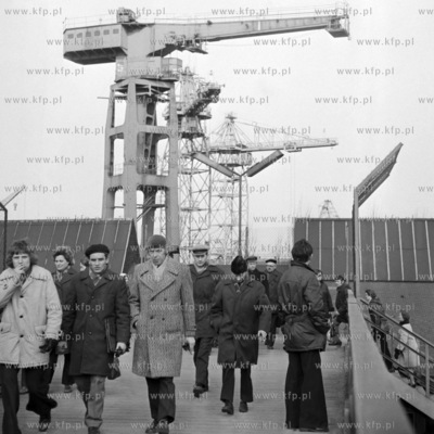 Na moście prowadzącym na perony SKM przy ulicy Jana...