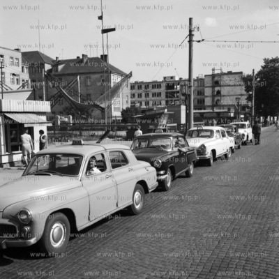 Postój taksówek na Targu Węglowym w Gdańsku. (lata60)
1962
0005295z
Fot....