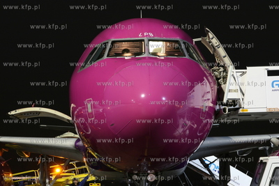 Gdansk , Rebiechowo Nz. Airbus 320 linii Wizzair
17.11.2007
fot....