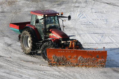 Gdansk, Rebiechowo. Zima na lotnisku. Nz. Sprzet zimowy...