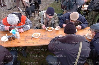 Na rzece Slupi od polnocy mozna odlawiac trocie i lososie,...