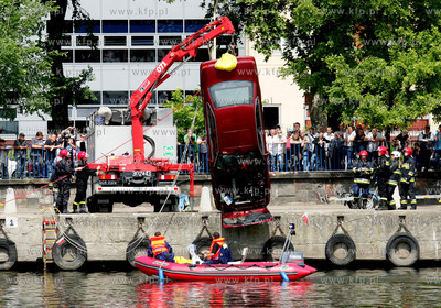 Szczecin. Od wczesnych godzin rannych sluzby ratownicze...