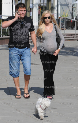 Sopot. Centrum Haffnera. Dariusz Michalczewski z zona...