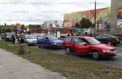 Karambol na ulicy Kartuskiej w Gdansku. Zderzylo sie...