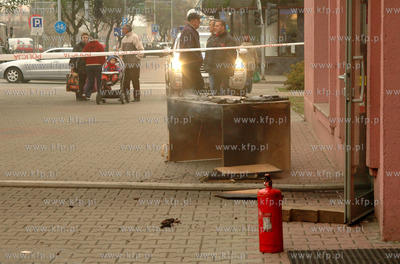 Elblag. Okolo godziny 10 w banku Millenium przy ul....
