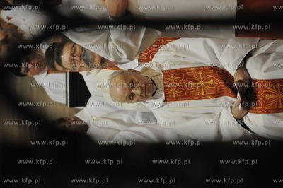 Msza krzyzma w katedrze pelplinskiej,pod przewodnictwem...