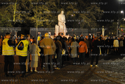 Warszawa. Trumna z cialem Ryszarda Kaczorowskiego -...