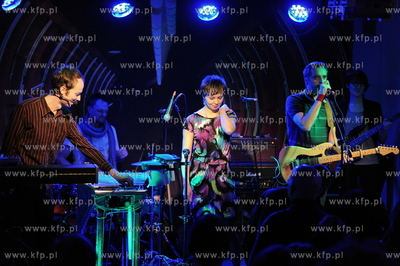 Klub Versalka w Sopocie.  Koncert  "Strzaly z biodra"...