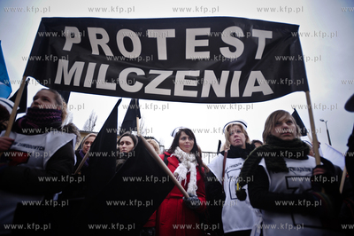 Protest milczenia pod siedziba gdanskiego NFZ pt. Kazdy...