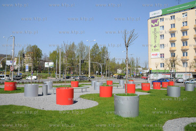 Innowacyjny park z oryginalnymi miejskimi meblami powstal...