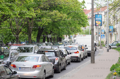 Peknieta rura wodociagowa spowodowala utrudnienia ruchu...