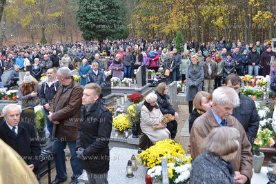 Dzien Wszystkich Swietych na cmentarzu parafialnym...