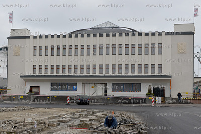 Gdynia. Dobiega konca remont elewacji budynku dawnego...