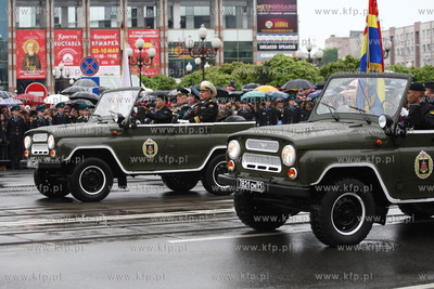 Kaliningrad , Rosja 09.05.2014 Parada na Placu Zwyciestwa...