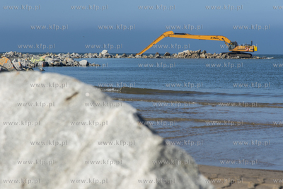 Budowa sztucznej rafy w Ustce. 28.03.2015 fot. Krzysztof...