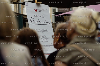 Gdańsk. Biblioteka na ul. Mariackiej. Narodowe czytanie...