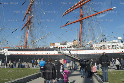 Gdynia. Zacumował przy nabrzeżu Pomorskim, w miejscu...
