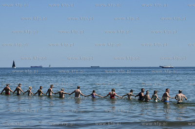 Sopot. Plaza. Okolo godz 13 do morza na wysokosci wejscia...