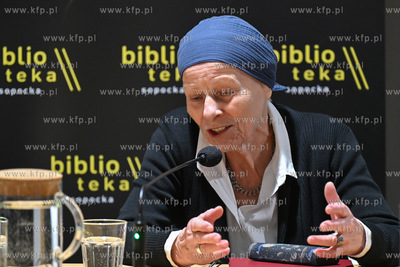 Biblioteka Sopocka. SOPOTEKA. Głośne czytanie fragmentów...