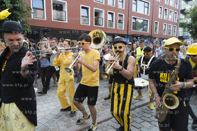 Gdańsk. Festiwal teatrów Ulicznych FETA. Always Drinking...