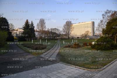 Gdynia. Skwer Kościuszki o poranku. Park Rady Europy....