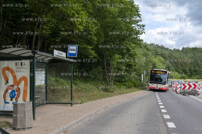 Gdańsk Oliwa. Zerwany fragment nawierzchni na Ul....