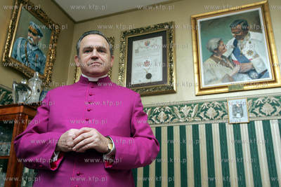 Ks. Pralat Henryk Jankowski u siebie w domu. 19.01.2006...