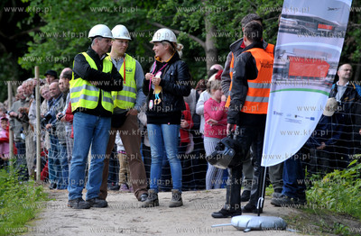 Wyburzanie Mostku Weisera Dawidka na gdanskiej Strzyzy....