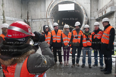 Zakonczona pierwsza nitka tunelu pod Wisla zostala...