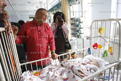 Gdansk. Szpital Wojewodzki. Oddzial dzieciecy. Z okazji...