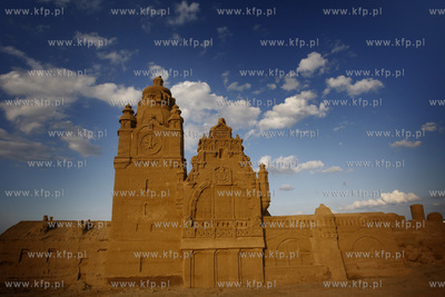 Gdansk Jelitkowo. Plaza. Wystawa monumentalnych rzezb...