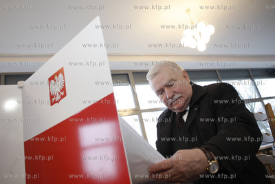 Wybory samorzadowe 2010. W budynku rektoratu UG na...