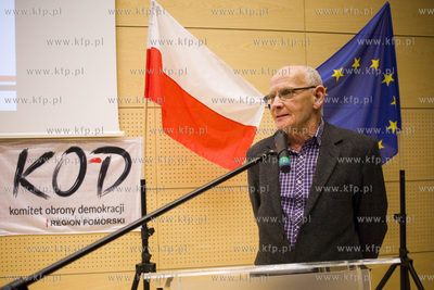 I Pomorski Kongre Komitetu Obrony Demokracji. Nz. mecenas...