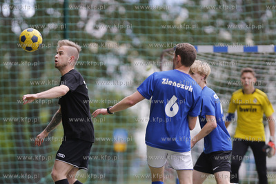 Gdansk Zaspa. Pilkarski turniej dzikich druzyn Do przerwy...