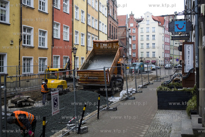 Wymiana nawierzchni ulicy Chlebnickiej w Gdańsku.
20.02.2017
fot....