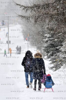 Gdańsk Morena ul. Bulońska. Spacer z sankami. 15.01.2021...