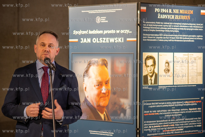 "Spojrzeć ludziom prosto w oczy " wystawa poświęcona...