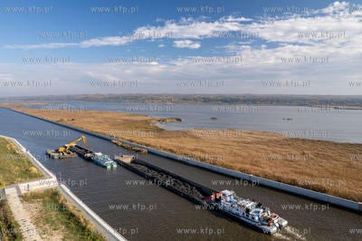Pogłębianie toru wodnego do portu Elbląg między...