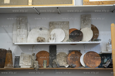 Odsłonięcie tablicy poświęconejrzeźbiarzowi  prof....