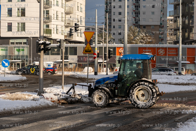 Zima w Gdańsku. Morena. Pług odśnieżający chodniki....