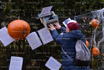 Gdańsk Wrzeszcz, ul. Jaśkowa Dolina. Nz. Halloweenowe...