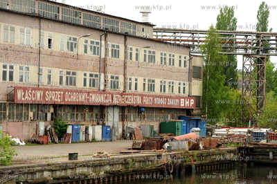 Stocznia Gdanska w niedziele. n/z haslo BHP 17.05.2009...